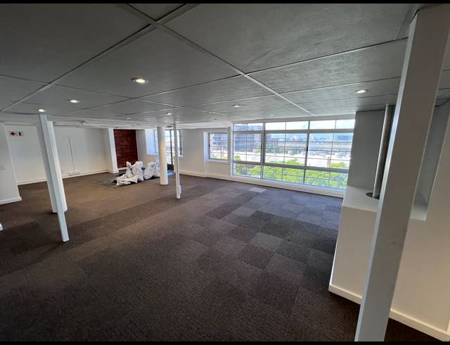 300M² OFFICE TO LET IN GREEN POINT